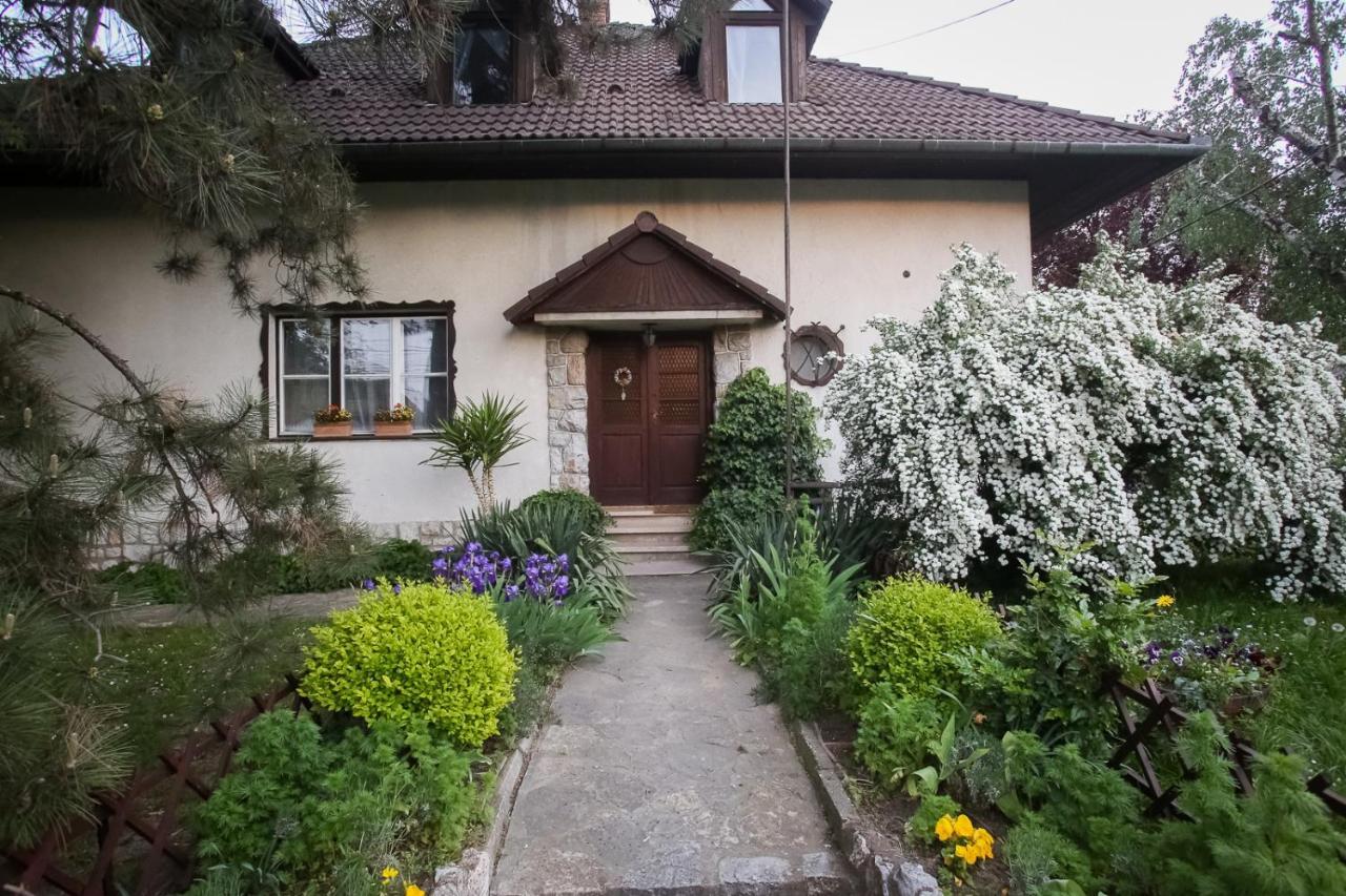 Hellenyi Apartmanok Harkány Buitenkant foto